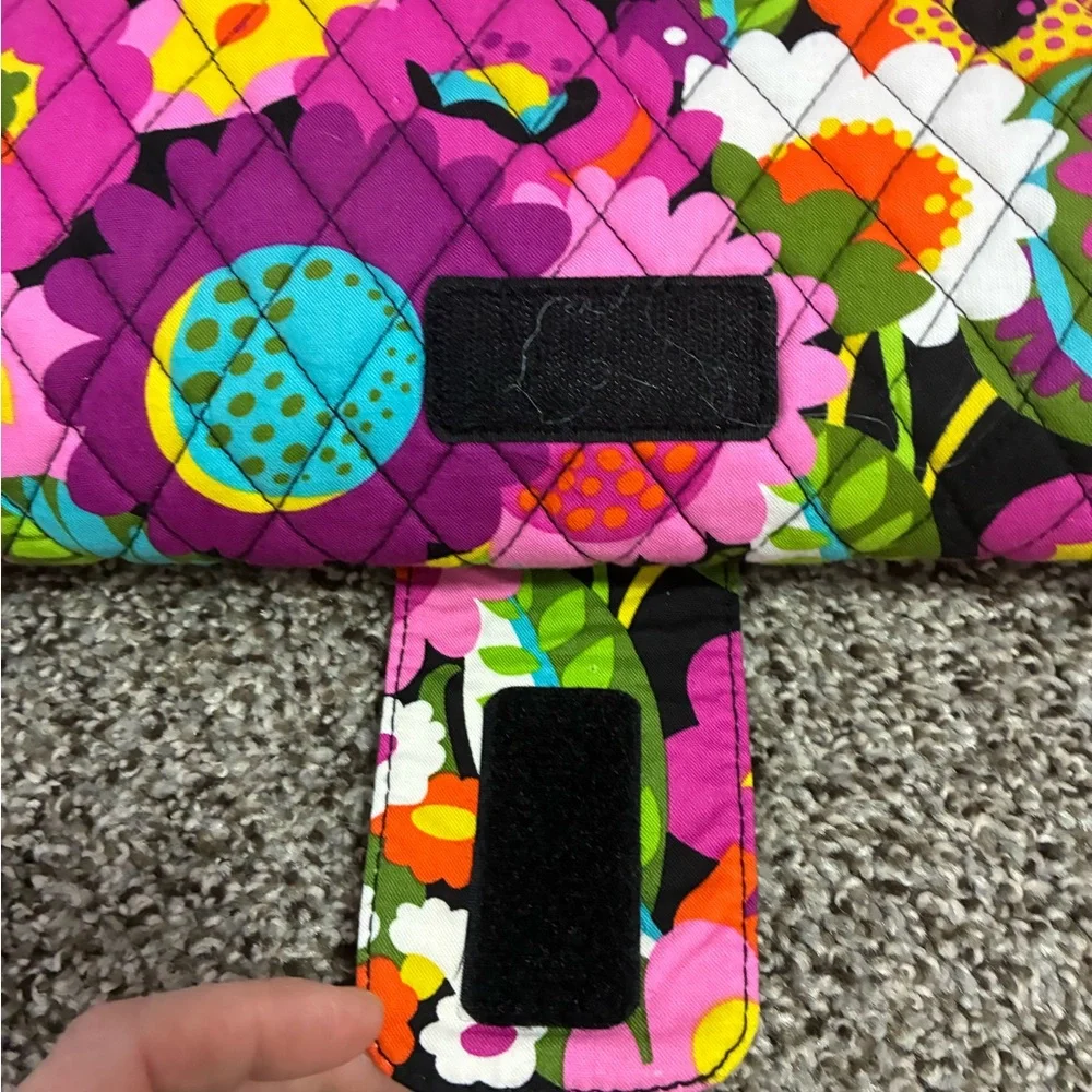 ❤️ 2/$10 - Vera Bradley VA VA BLOOM Baby Changing Travel Pad